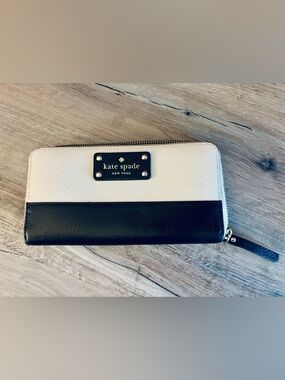 kate spade Two-Tone Black and Cream Zip Around Wallet